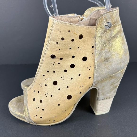 Gold Button Chic Perforated Heeled Boots Size 38 - Picture 6 of 9